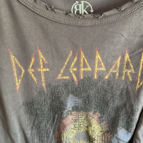 Recycled Karma 💯 Cotton Distressed Longer Sleeves Look Def Leppard Logo Tee New - Picture 12 of 16